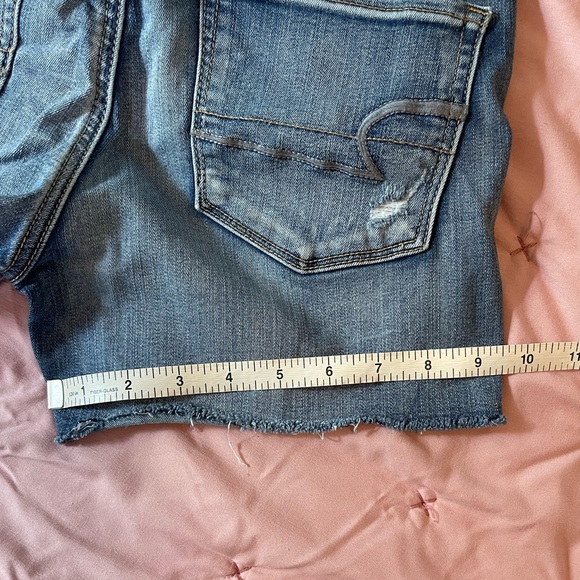American Eagle Hi-Rise Shortie Distressed Jean shorts size 4 - Picture 5 of 8
